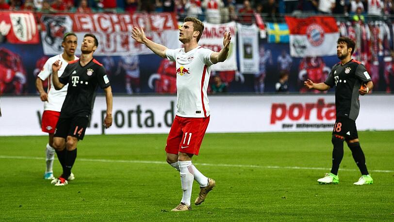 Leipzigs Timo Werner verwandelte einen Foulelfmeter zum 2:1 gegen den FC Bayern. Leipzigs Timo Werner verwandelte einen Foulelfmeter zum 2:1 gegen den FC Bayern.