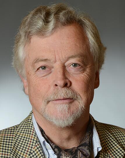 Prof. Michael Wink hält den Vortrag zur menschlichen Evolution.