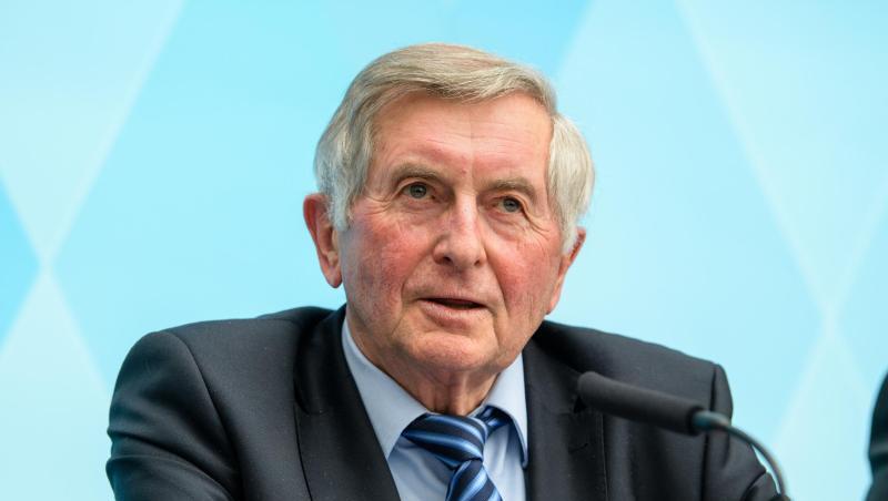 Alois Glück (CSU), Leiter des Runden Tischs und ehemaliger Landtagspräsident im Bayerischen Landtag, spricht. Foto: Matthias Balk Alois Glück (CSU), Leiter des Runden Tischs und ehemaliger Landtagspräsident im Bayerischen Landtag, spricht. Foto: Matthias Balk