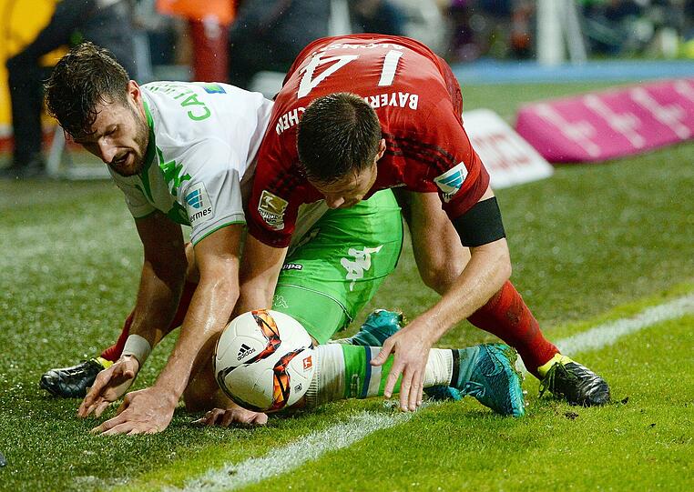 XABI ALONSO: NOTE 2.
Der Mann für die Struktur. Bemühte sich um den Spielaufbau, kurbelte mehr und mehr an. Gewann dann die Hoheit im Mittelfeld. Durfte sich nach 78 Minuten ausruhen.