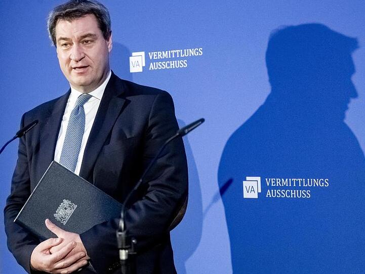 Markus Söder (CSU), Ministerpräsident von Bayern, gibt vor der Sitzung des Vermittlungsausschusses ein Pressestatement ab. Foto: Christoph Soeder