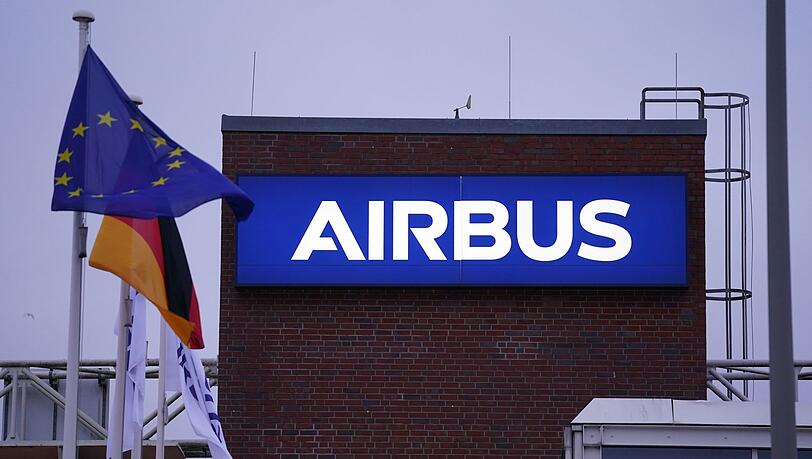 Das Haupttor des Airbus-Werks in Hamburg-Finkenwerder.