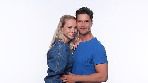 Der Schauspieler Stephen Dürr und seine Frau Katharina sind bei der diesjährigen "Sommerhaus der Stars"-Staffel dabei.