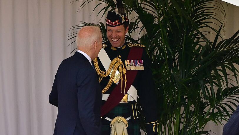 Präsident Joe Biden und Major Johnny Thompson scheinen sich gut zu verstehen. Präsident Joe Biden und Major Johnny Thompson scheinen sich gut zu verstehen.