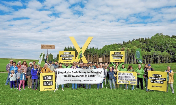 Bereits im vergangenen Jahr protestieren Aktivisten und Anwohner gegen die unweit des Ammersees geplanten Gasbohrungen. Bereits im vergangenen Jahr protestieren Aktivisten und Anwohner gegen die unweit des Ammersees geplanten Gasbohrungen.