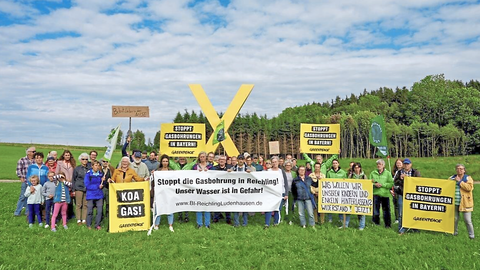 Bereits im vergangenen Jahr protestieren Aktivisten und Anwohner gegen die unweit des Ammersees geplanten Gasbohrungen.