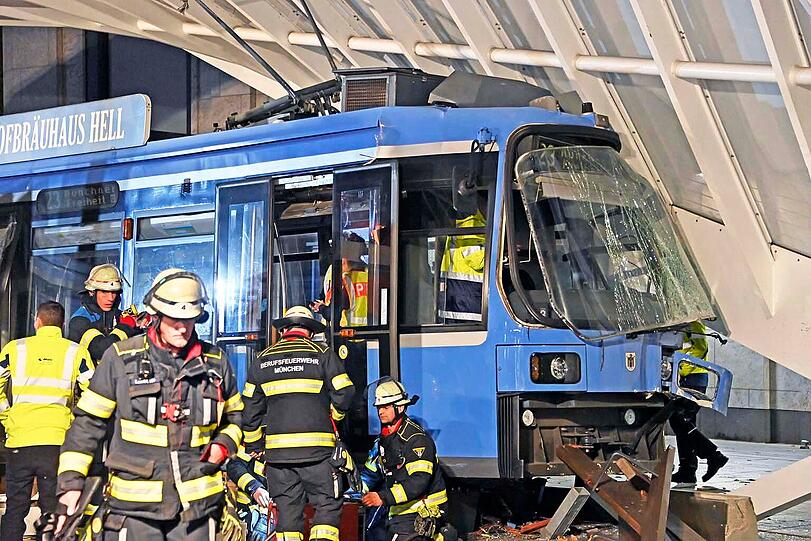 Straßenbahn 23 in München entgleist.