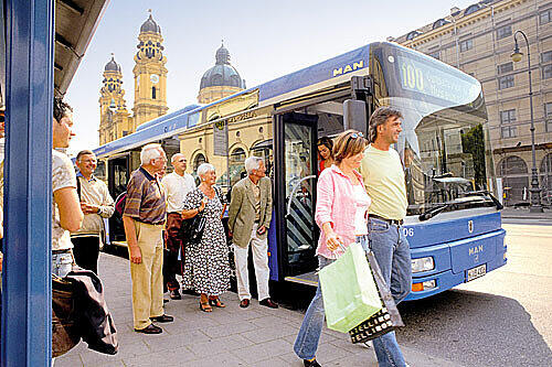 Zu Fuß bis zur nächsten Haltestelle: Ein angeblicher Defekt verursachte Panik in einem Bus.