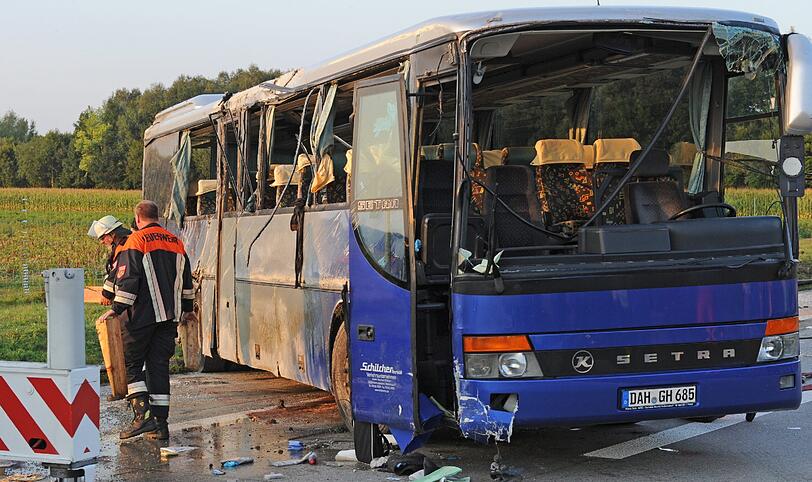 W§ar technisch gesehen in Ordnung: Der Unglücks-Bus von der A92 bei Neufahrn.