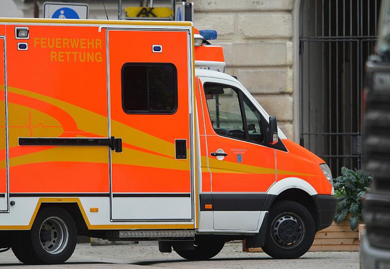 Stundenlanger Nervenkrieg im Ingolstädter Rathaus: Ein 24-Jähriger nimmt drei Mitarbeiter als Geiseln. Die gute Nachricht kommt am späten Nachmittag: Die Geiseln konnten unverletzt befreit werden.