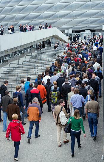 Champions League Finale 2013: Die Fans stürmen den Vorverkauf zum Public Viewing. Die Bilder vom Vorverkaufstart für die Allianz Arena