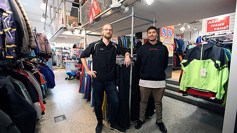 Intersport-Lang-Verkäufer Jan und Kubilay kommen nach der Schließung woanders unter.