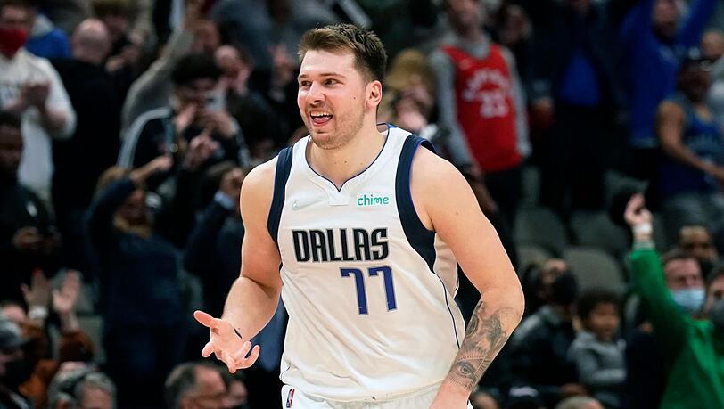 Luka Doncic von den Dallas Mavericks reagiert während des Spiels.