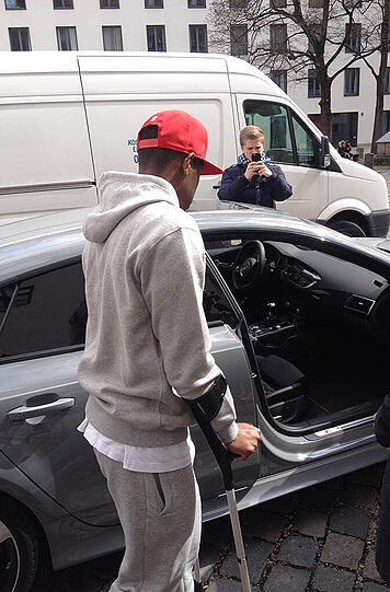 David Alaba nach seinem Besuch bei FC-Bayern-Arzt Müller-Wohlfahrt.