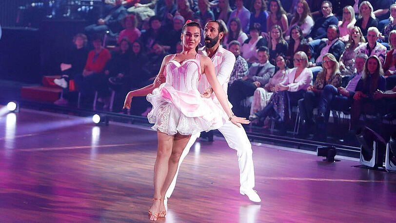 Lili Paul-Roncalli und Tanzpartner Massimo Sinató am vergangenen Freitag vor Live-Publikum in der RTL-Show "Let's Dance". Lili Paul-Roncalli und Tanzpartner Massimo Sinató am vergangenen Freitag vor Live-Publikum in der RTL-Show "Let's Dance".