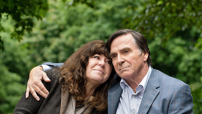 Benedikt Sattler (Elmar Wepper) und seine Frau Henriette (Gundi Ellert) in "Zwei allein" Benedikt Sattler (Elmar Wepper) und seine Frau Henriette (Gundi Ellert) in "Zwei allein"