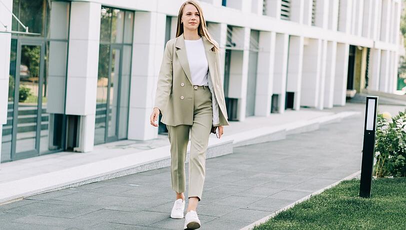 Workleisure-Looks enthalten sportliche und schicke Kleidungsstücke.