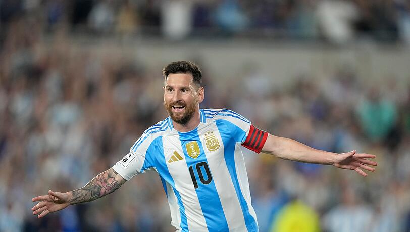 Lionel Messi l&auml;sst seine WM-Teilnahme bislang offen. (Archivbild)