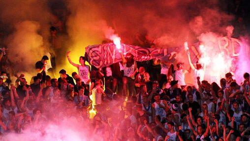 Immer wieder sorgen Hooligans außerhalb der Stadien für Unruhe. Immer wieder sorgen Hooligans außerhalb der Stadien für Unruhe.