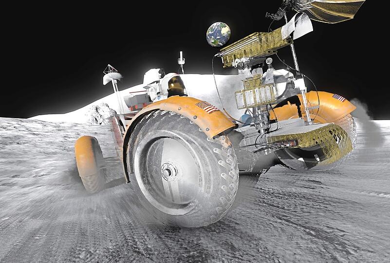 Das Mondauto holpert über die Kraterlandschaft: Im Simulator des Lunar Rovers können Besucher im Deutschen Museum über den Mond fahren.
