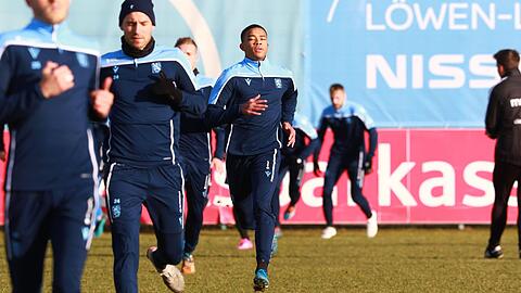 Ahanna Agbowo trainiert seit dieser Woche mit den Profis des TSV 1860.