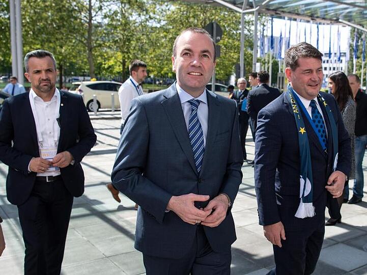 Manfred Weber, Europawahl-Spitzenkandidat, kommt zur gemeinsamen Abschlusskundgebung zur Europawahl von EVP, CDU und CSU. Foto: Sina Schuldt