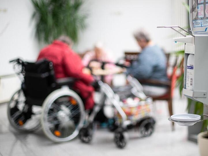 Mit der Aufhebung des Besuchsverbots sind aufwendige Schutzvorkehrungen verbunden.