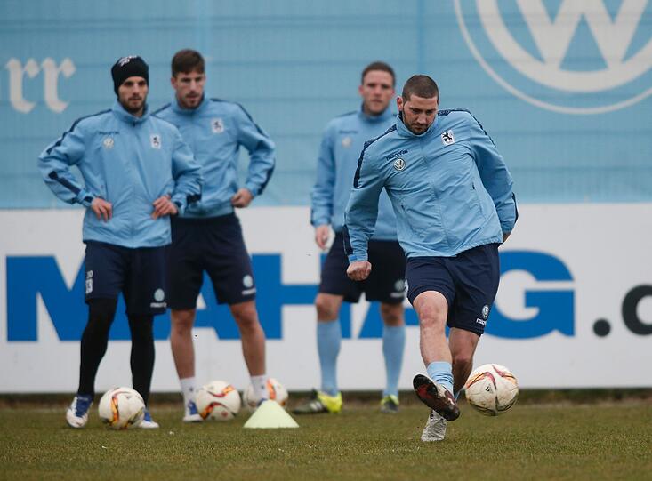 Ohne Wolf, mit Mölders: Die Bilder vom ersten Löwen-Training 2016.