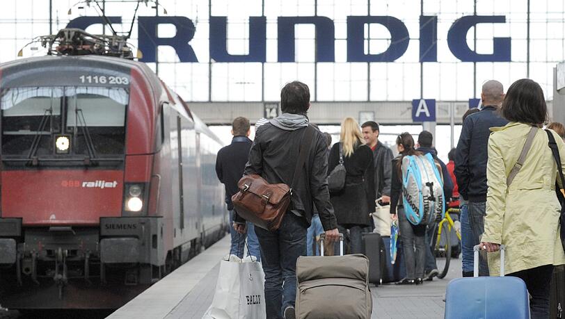 Am Gleis 11 trafen die Bundespolizisten auf die Streithähne (Symbolbild).