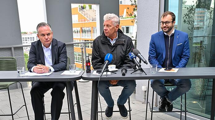Wer hat hier das Sagen? Heute? Und in einigen Jahren? Christian Scharpf (l.), Dieter Reiter und Christian Köning am Dienstag bei der Präsentation des Wirtschaftsreferenten in spe.
