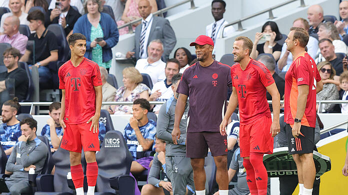 Gewann mit dem FC Bayern mit 3:2 in London: Bayern-Trainer Vincent Kompany.