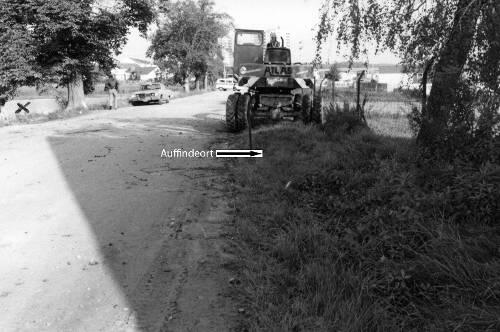 In diesen Graben in der Dr.-Haas-Straße in Schwabach wurde die Leiche von Anna Scherzer 1977 geworfen. Es dauerte 32 Jahre, bis die Polizei den Täter schnappen konnte.