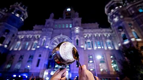Demonstranten in Spanien fordern bezahlbaren Wohnraum.