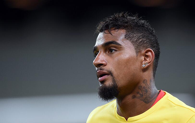 Afrikas Fußballer des Jahres 2011. Kevin-Prince Boateng (27/Schalke 04/Mittelfeldspieler): Er geht im Trainingslager auch nachts ans Telefon, das hab ich von ihm gelernt. Hat bis drei Uhr immer noch an der Playstation gespielt. Haben uns als Zimmernachbarn ganz gut ergänzt.
