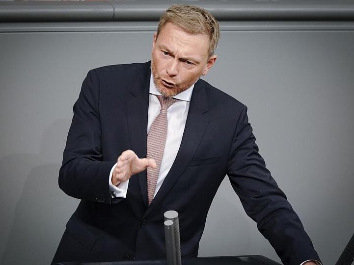FDP-Chef Lindner: "Wer die Wirtschaft links liegen lässt, darf sich über Probleme von rechts irgendwann nicht wundern.".