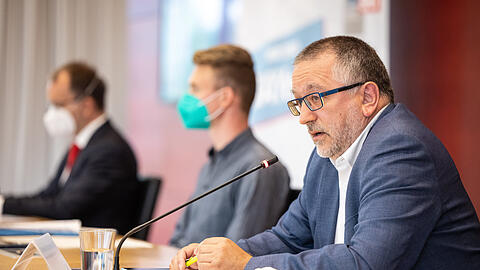 Nach nur einem Jahr Mitgliedschaft im Präsidium ist der unterfränkische FDP-Landtagsabgeordnete Dr. Helmut Kaltenhauser als neuer Präsident des Bayerischen Musikrates (BMR) gewählt worden. Der finanz- und haushaltspolitische Sprecher der FDP-Landtagsfraktion übernimmt das Amt bis zur turnusmäßigen Wahl im November zunächst kommissarisch von Dr. Marcel Huber.