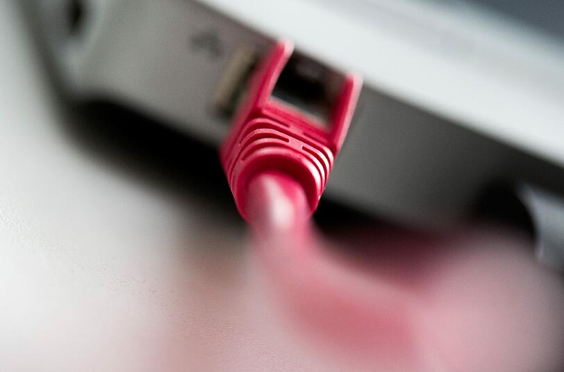 Die Telekom hat in der ganzen Republik mit massiven Störungen zu kämpfen. Betroffen ist nicht nur das Festnetz, auch mit dem Internet und dem TV-Angebot gibt es Probleme.