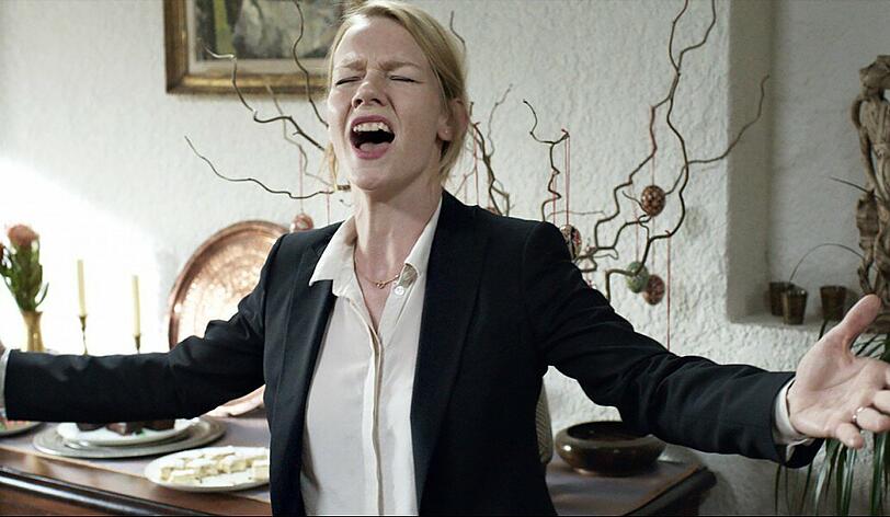 Zehn Jahre nach "Das Leben der Anderen" kann sich ein deutscher Film wieder Hoffnungen auf einen Oscar machen: Maren Ades irrwitzige Komödie "Toni Erdmann" mit Peter Simonischek und Sandra Hüller (Foto) in den Hauptrollen wurde als "Bester fremdsprachiger Film" nominiert.