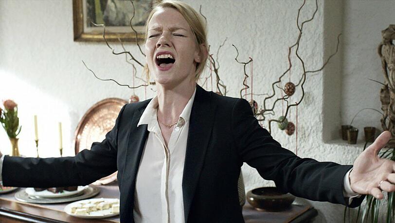 Zehn Jahre nach "Das Leben der Anderen" kann sich ein deutscher Film wieder Hoffnungen auf einen Oscar machen: Maren Ades irrwitzige Komödie "Toni Erdmann" mit Peter Simonischek und Sandra Hüller (Foto) in den Hauptrollen wurde als "Bester fremdsprachiger Film" nominiert.