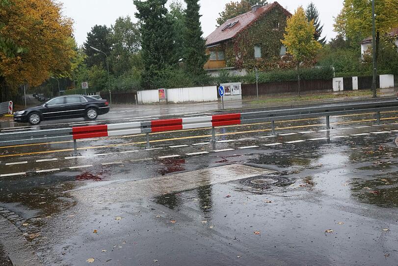 Überraschung für die Autofahrer: Hier endet die Wahnfriedallee unerwartet durch eine Leitplanke.