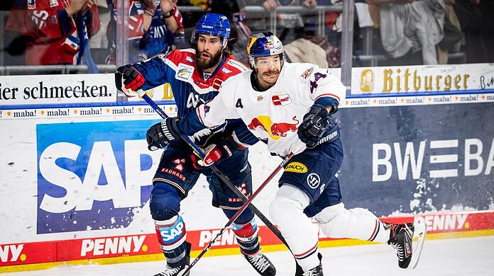 Duell: Matthias Plachta (l.) und Zach Redmond.