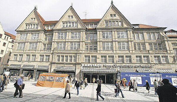 Bald endgültig alles unter einem Dach? Die Chefs von Karstadt und Kaufhof denken über einen Zusammenschluss nach.