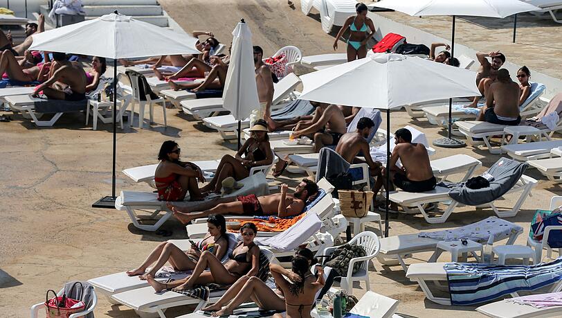 Der Eintritt zum Beiruter Strandclub "Sporting" kostet in diesem Jahr mindestens 30 Euro.