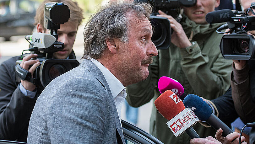 Aufregung an der SchücoArena: Peter Neururer hatte am Montagabend sein Auto ungünstig geparkt. (Archivbild) Aufregung an der SchücoArena: Peter Neururer hatte am Montagabend sein Auto ungünstig geparkt. (Archivbild)