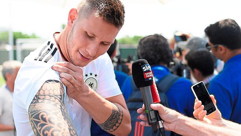Zeigt in Sotschi seine Maori-Tattoos: Deutschlands Nationalspieler Niklas Süle, der beim Confed Cup eine tragende Rolle spielt. Zeigt in Sotschi seine Maori-Tattoos: Deutschlands Nationalspieler Niklas Süle, der beim Confed Cup eine tragende Rolle spielt.