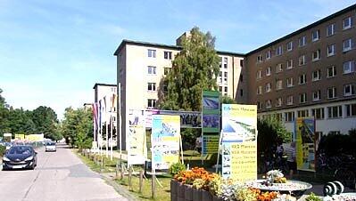 Beton und Schilderwald in Prora, Foto: H.W. Rodrian Beton und Schilderwald in Prora, Foto: H.W. Rodrian