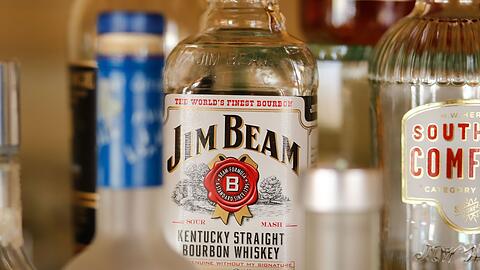 Führt die EU Vergeltungszölle auf US-Produkte wie amerikanischen Whiskey ein? Das ist eine der Fragen im aktuellen Zollkonflikt.