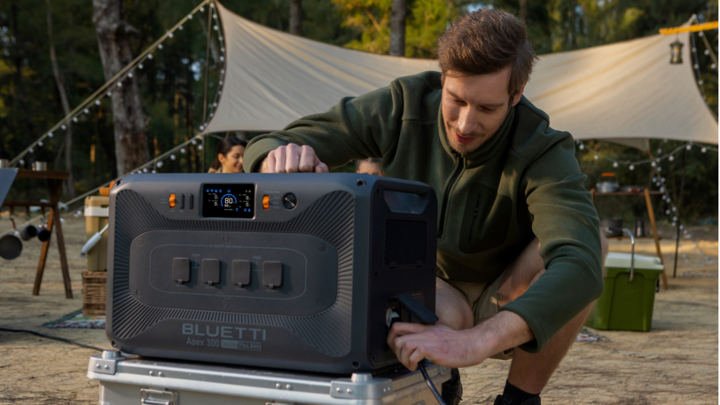 Mit dem Apex 300 bleibt man auch in der Wildnis stets verbunden und komfortabel.