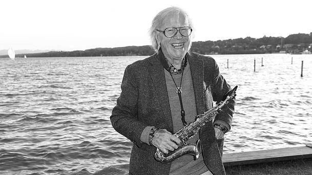 Der Jazz-Saxofonist Klaus Doldinger ist mit 89 Jahren gestorben. Der Jazz-Saxofonist Klaus Doldinger ist mit 89 Jahren gestorben.