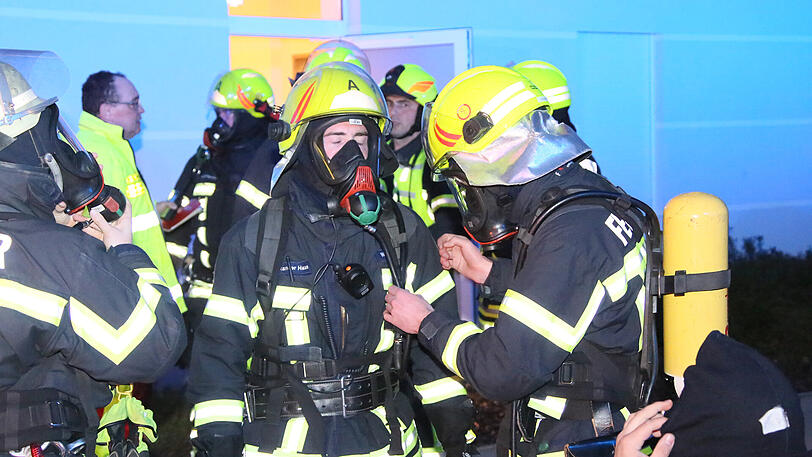 Bei einem Zimmerbrand in einer Altersresidenz kam es zu einem Großeinsatz mehrerer Feuerwehren.
